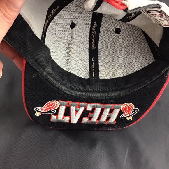 Mitchell & Ness Miami Heat NBA Basketball Brown Red Fitted Hat Cap Adjustable - Picture 11 of 11